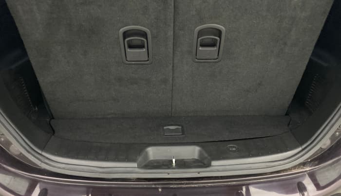 2018 Mahindra XUV500 W11 AT, Diesel, Automatic, 29,981 km, Boot Inside