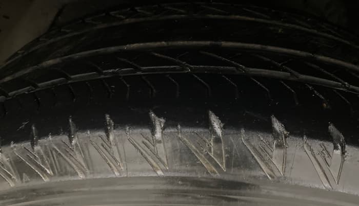 2018 Mahindra XUV500 W11 AT, Diesel, Automatic, 29,981 km, Left Front Tyre Tread
