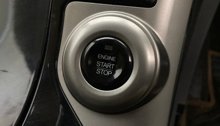 2018 Mahindra XUV500 W11 AT, Diesel, Automatic, 29,981 km, Keyless Start/ Stop Button
