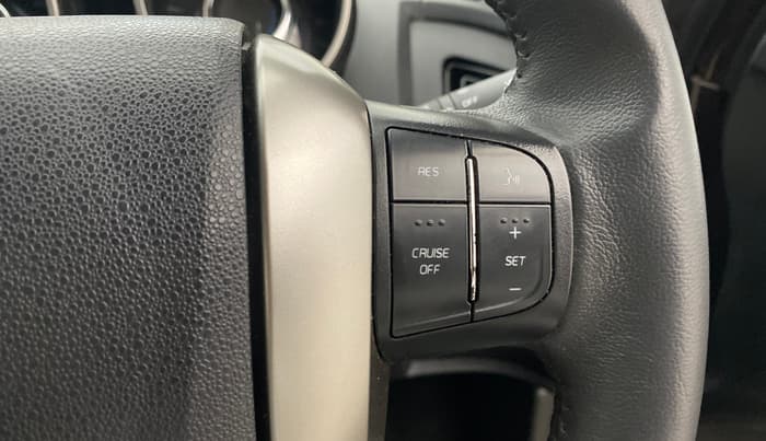 2018 Mahindra XUV500 W11 AT, Diesel, Automatic, 29,981 km, Adaptive Cruise Control