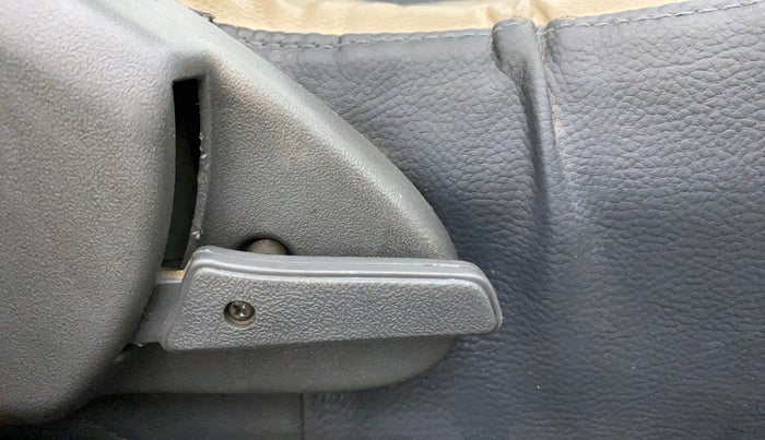 2013 Maruti Alto 800 LXI CNG, CNG, Manual, 77,023 km, Driver Side Adjustment Panel