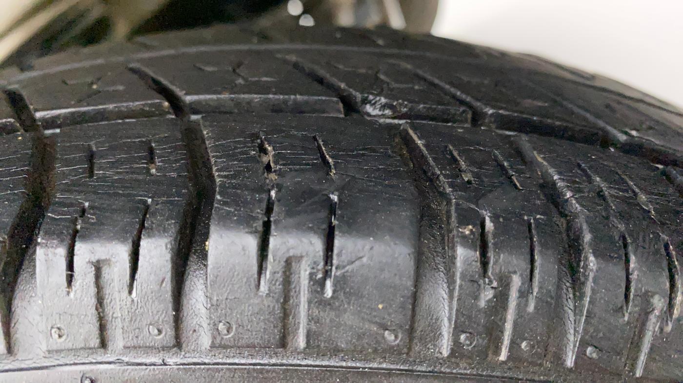 2013 Maruti Alto 800 LXI CNG, CNG, Manual, 77,023 km, Left Rear Tyre Tread