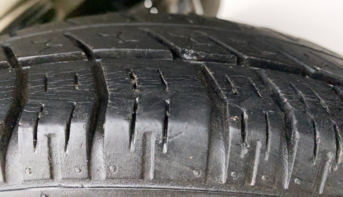 2013 Maruti Alto 800 LXI CNG, CNG, Manual, 77,023 km, Left Rear Tyre Tread