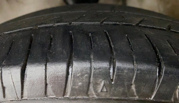 2013 Maruti Alto 800 LXI CNG, CNG, Manual, 77,023 km, Left Front Tyre Tread
