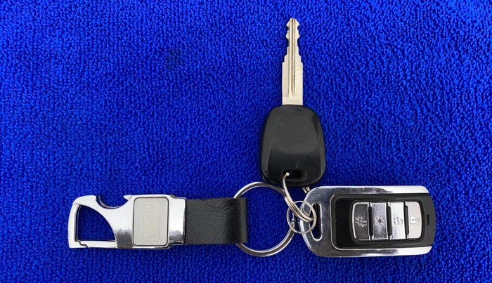 2013 Maruti Alto 800 LXI CNG, CNG, Manual, 77,023 km, Key Close Up