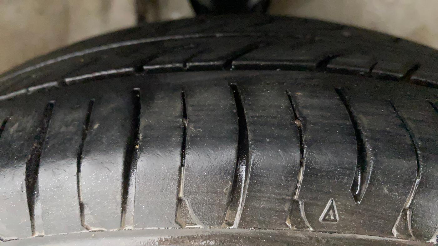 2013 Maruti Alto 800 LXI CNG, CNG, Manual, 77,023 km, Right Front Tyre Tread