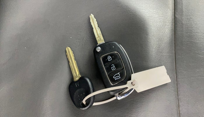 2022 Hyundai VENUE SX 1.0 TURBO IMT, Petrol, Manual, 33,867 km, Key Close Up