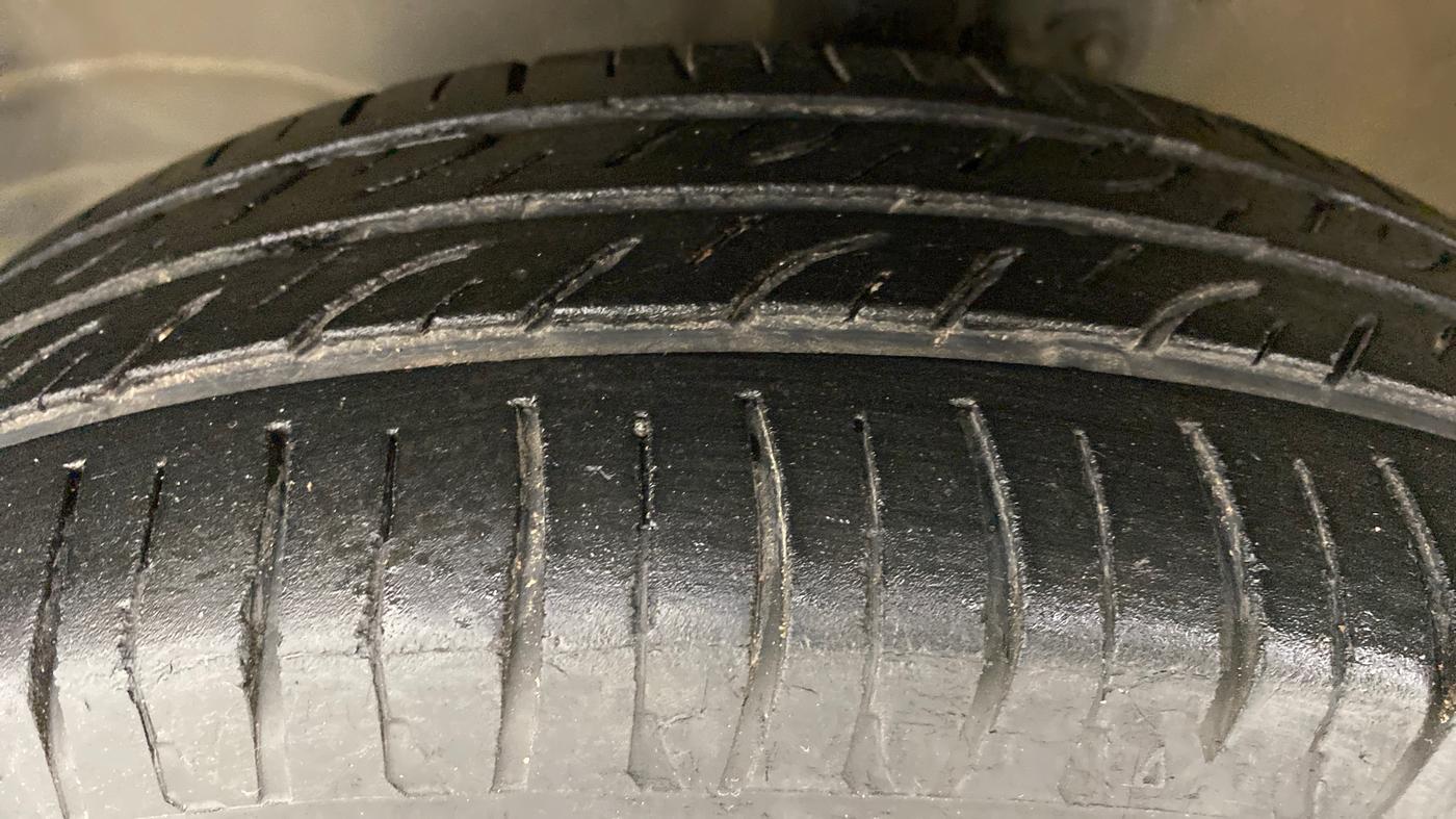 2012 Maruti Wagon R 1.0 VXI, Petrol, Manual, 72,371 km, Left Front Tyre Tread