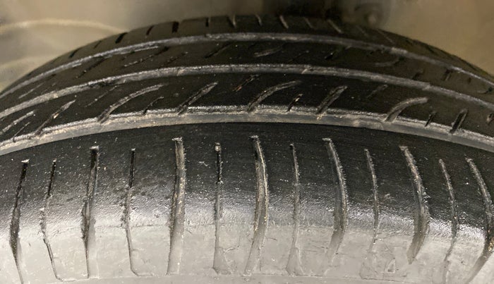 2012 Maruti Wagon R 1.0 VXI, Petrol, Manual, 72,371 km, Left Front Tyre Tread