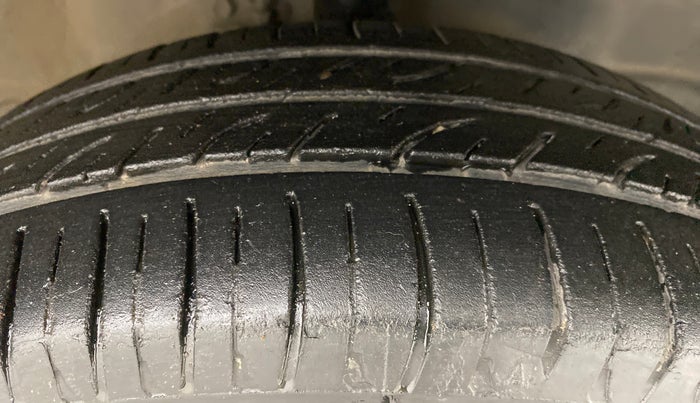 2012 Maruti Wagon R 1.0 VXI, Petrol, Manual, 72,371 km, Right Front Tyre Tread