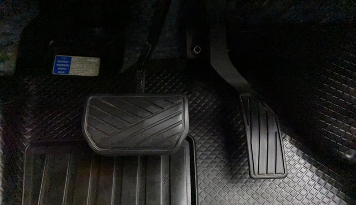 2019 Maruti Vitara Brezza ZDI AMT, Diesel, Automatic, 85,616 km, Pedals