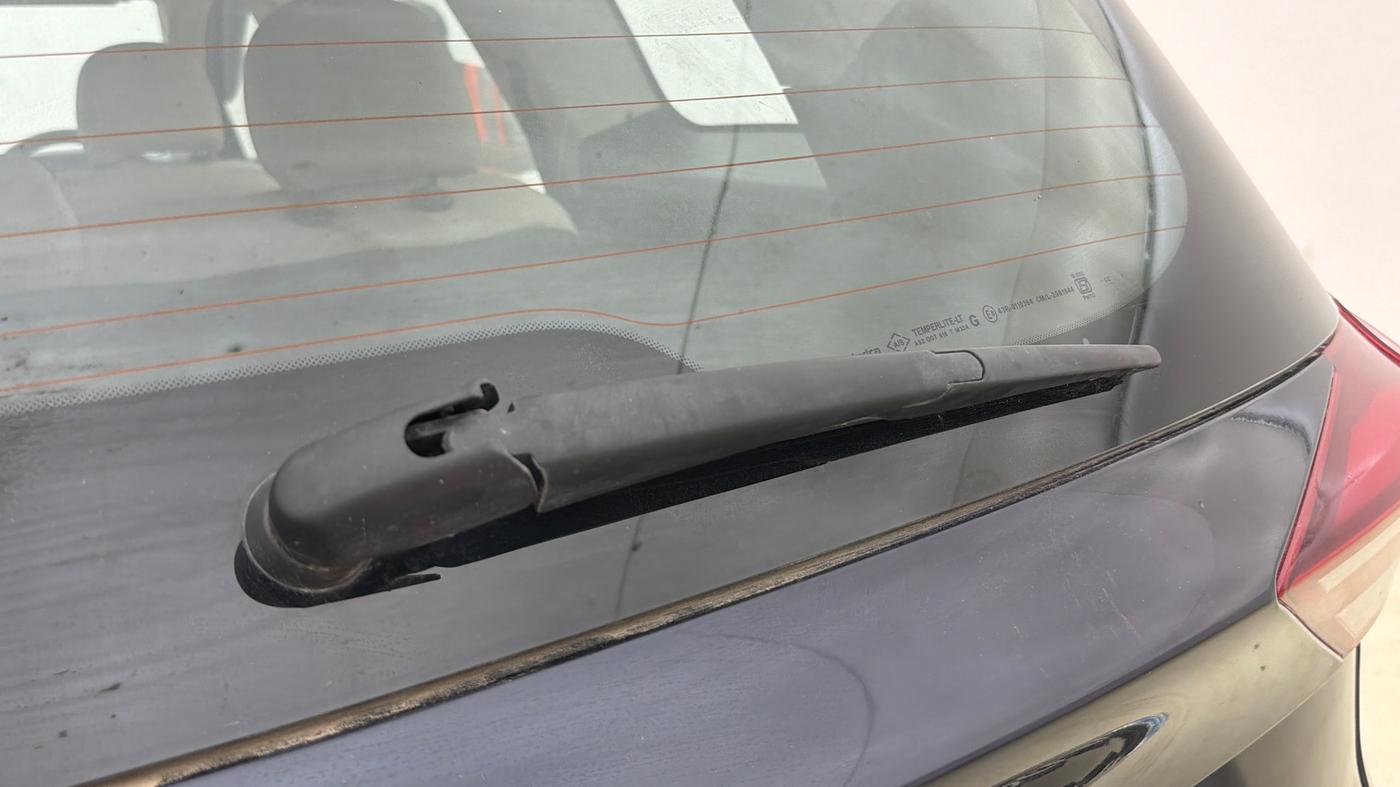 2022 Mahindra XUV700 AX 5 P AT 5 STR, Petrol, Automatic, 72,490 km, Rear Wiper