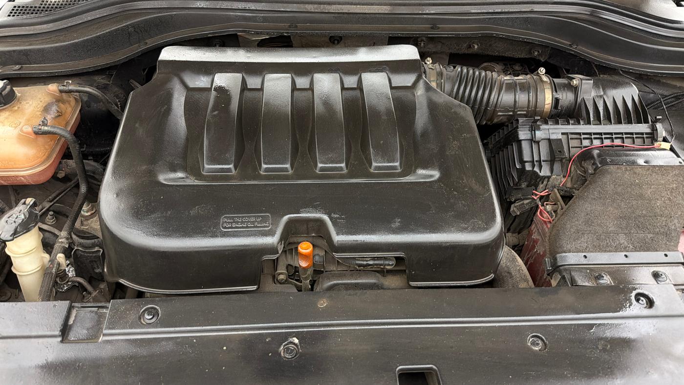 2022 Mahindra XUV700 AX 5 P AT 5 STR, Petrol, Automatic, 72,490 km, Engine View