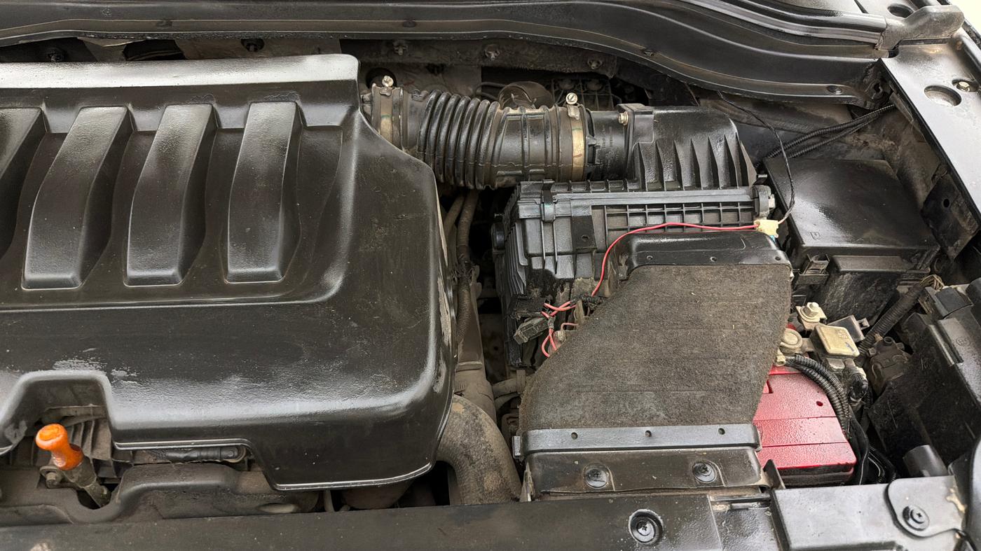 2022 Mahindra XUV700 AX 5 P AT 5 STR, Petrol, Automatic, 72,490 km, Engine View - Left