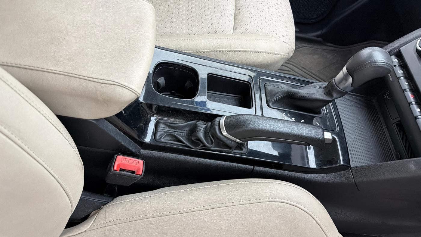 2022 Mahindra XUV700 AX 5 P AT 5 STR, Petrol, Automatic, 72,490 km, Gear Lever