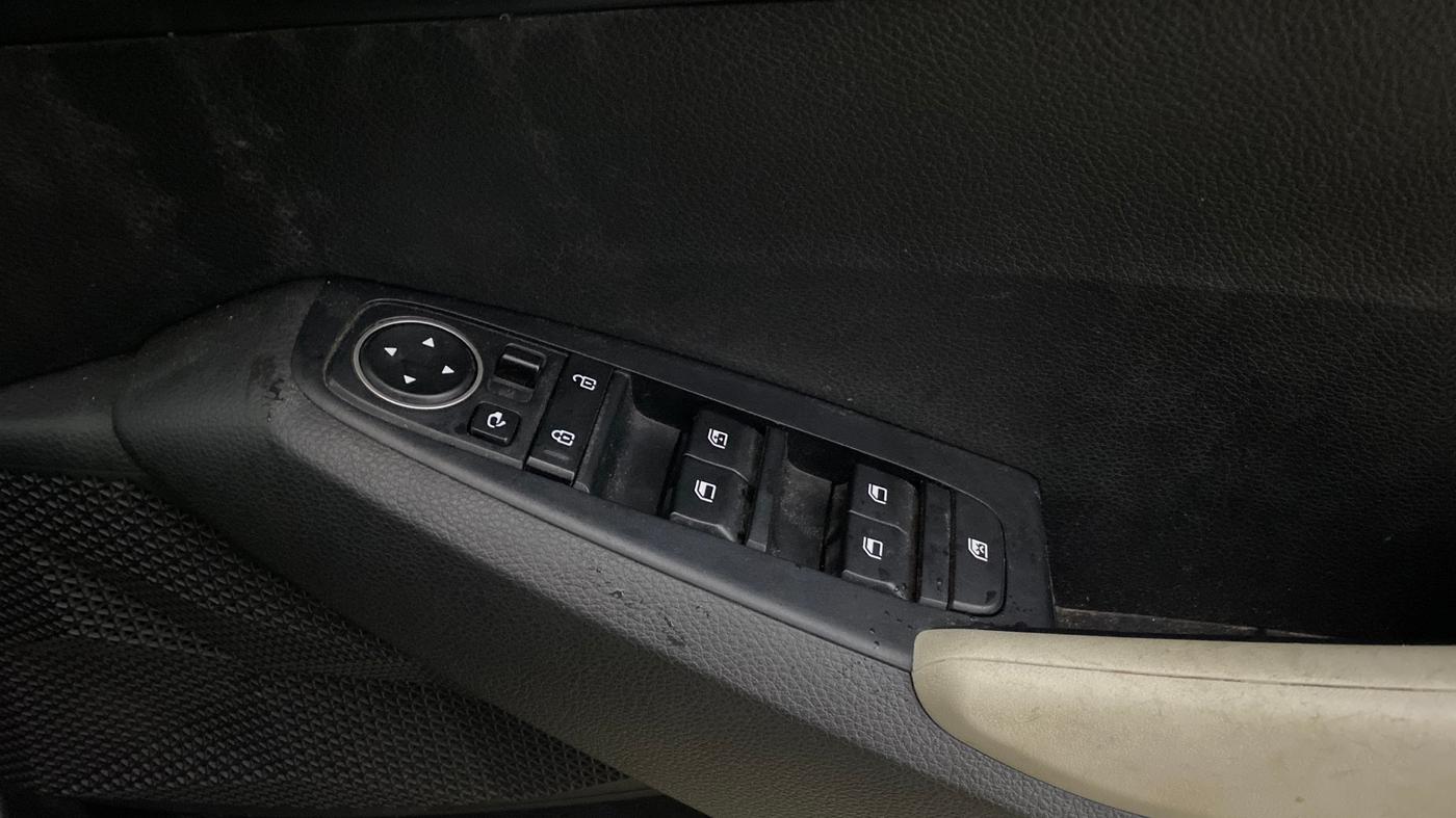 2022 KIA SELTOS HTK PLUS 1.5 IMT, Petrol, Manual, 48,951 km, Driver Side Door Panels Control