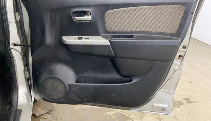 2014 Maruti Wagon R 1.0 LXI, Petrol, Manual, 90,141 km, Driver Side Door Panels Control