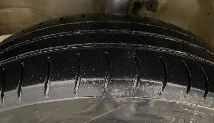 2014 Maruti Wagon R 1.0 LXI, Petrol, Manual, 90,141 km, Left Front Tyre Tread