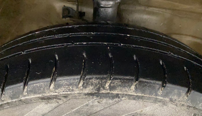2014 Maruti Wagon R 1.0 LXI, Petrol, Manual, 90,141 km, Right Front Tyre Tread