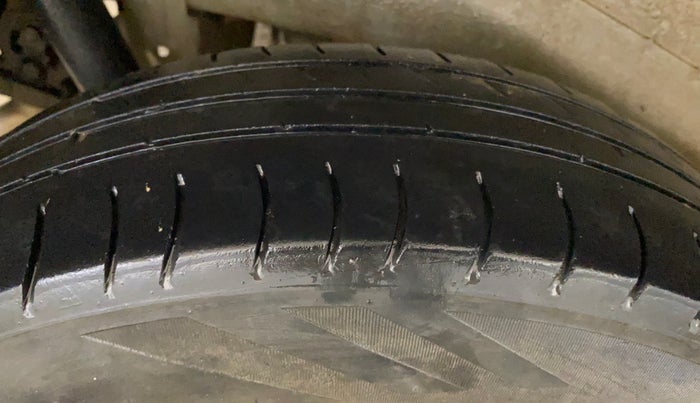 2014 Maruti Wagon R 1.0 LXI, Petrol, Manual, 90,141 km, Right Rear Tyre Tread