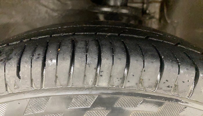2018 Maruti Alto 800 VXI, Petrol, Manual, 80,469 km, Left Front Tyre Tread