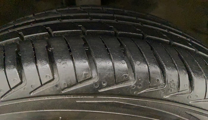 2013 Maruti Wagon R 1.0 VXI, Petrol, Manual, 64,909 km, Left Rear Tyre Tread