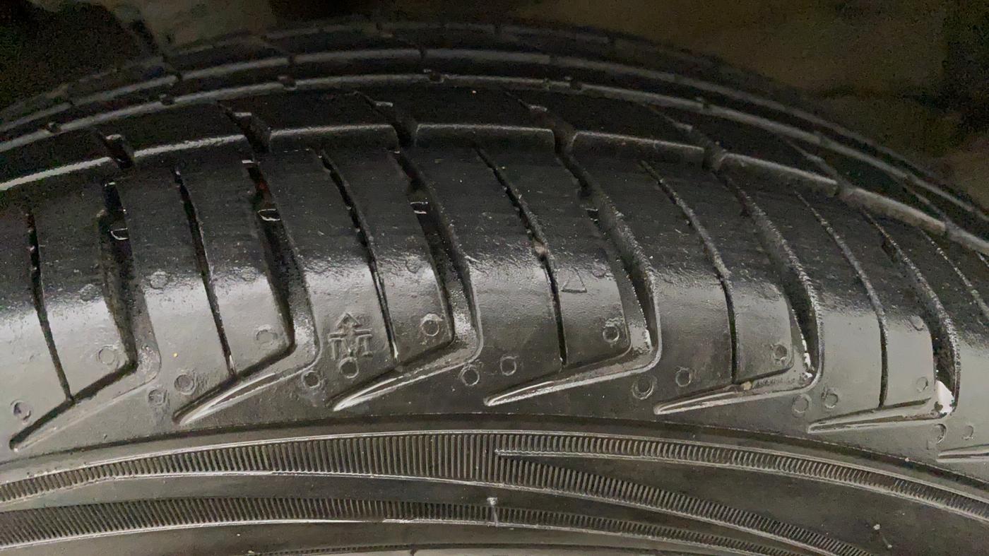 2013 Maruti Wagon R 1.0 VXI, Petrol, Manual, 64,909 km, Left Front Tyre Tread
