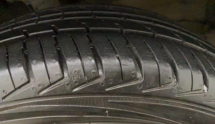 2013 Maruti Wagon R 1.0 VXI, Petrol, Manual, 64,909 km, Left Front Tyre Tread