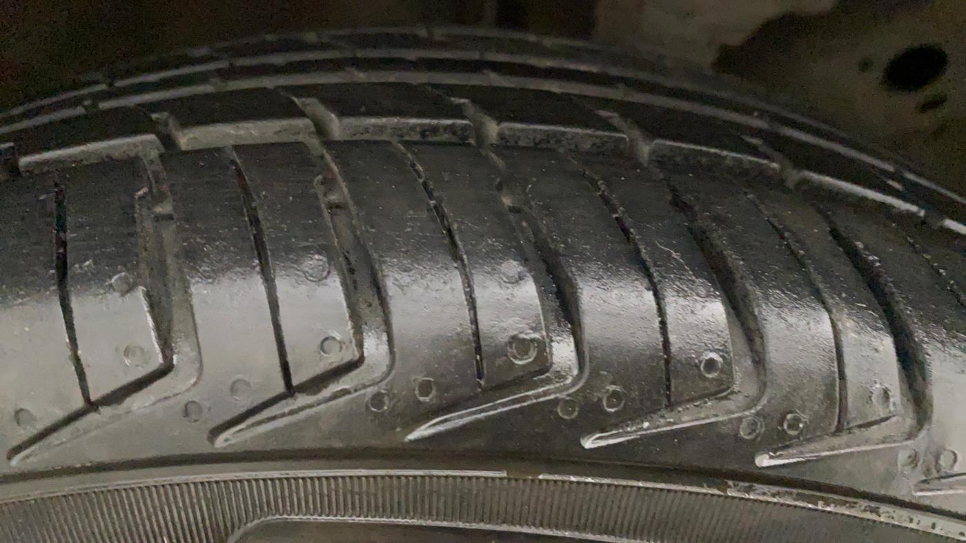 2013 Maruti Wagon R 1.0 VXI, Petrol, Manual, 64,909 km, Right Rear Tyre Tread
