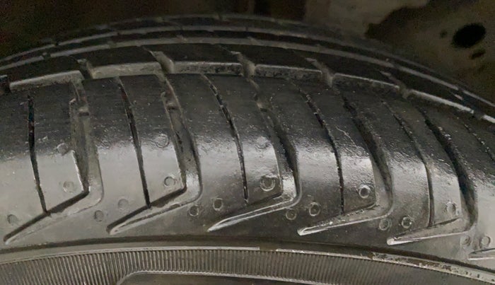 2013 Maruti Wagon R 1.0 VXI, Petrol, Manual, 64,909 km, Right Rear Tyre Tread