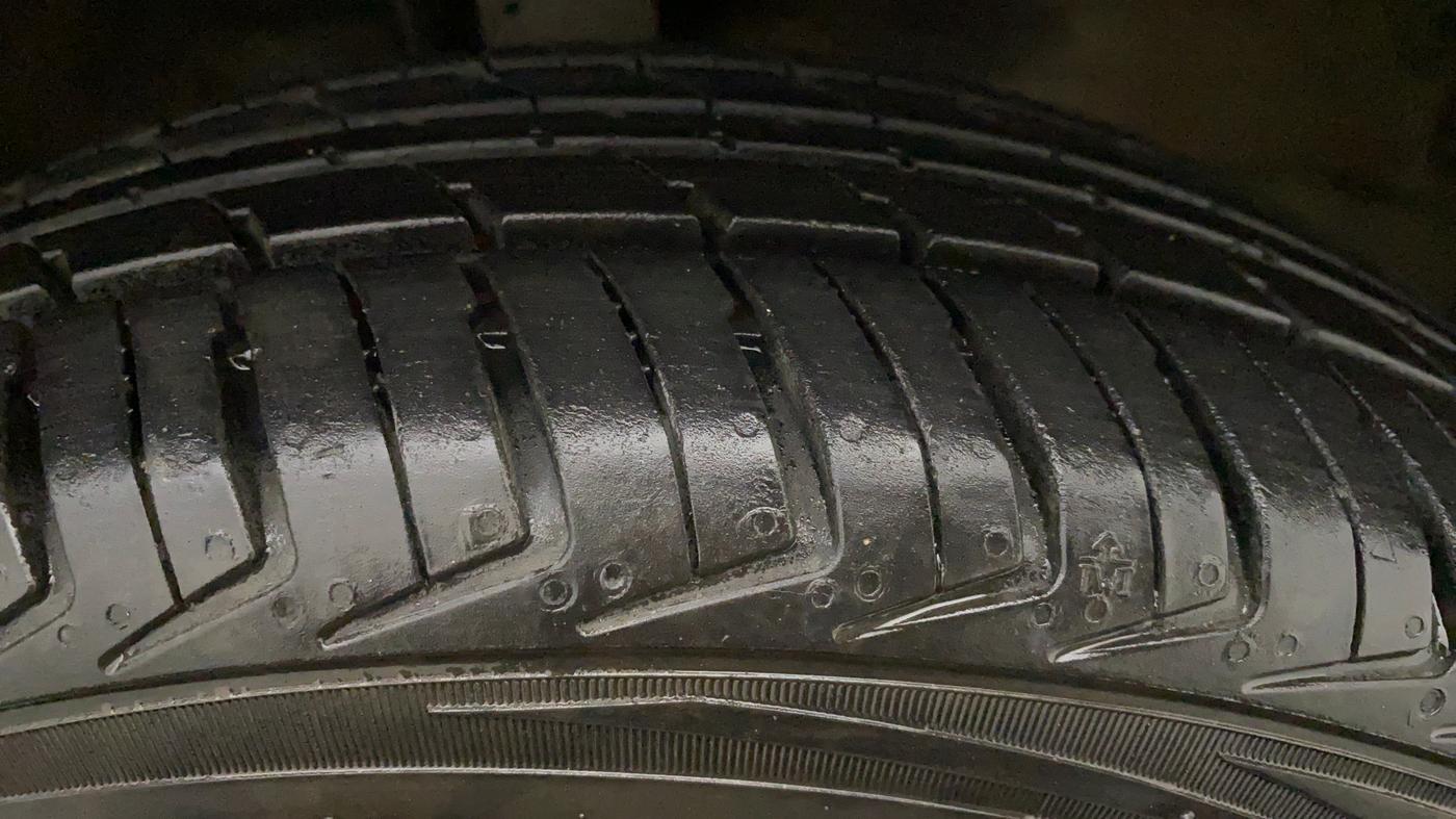 2013 Maruti Wagon R 1.0 VXI, Petrol, Manual, 64,909 km, Right Front Tyre Tread