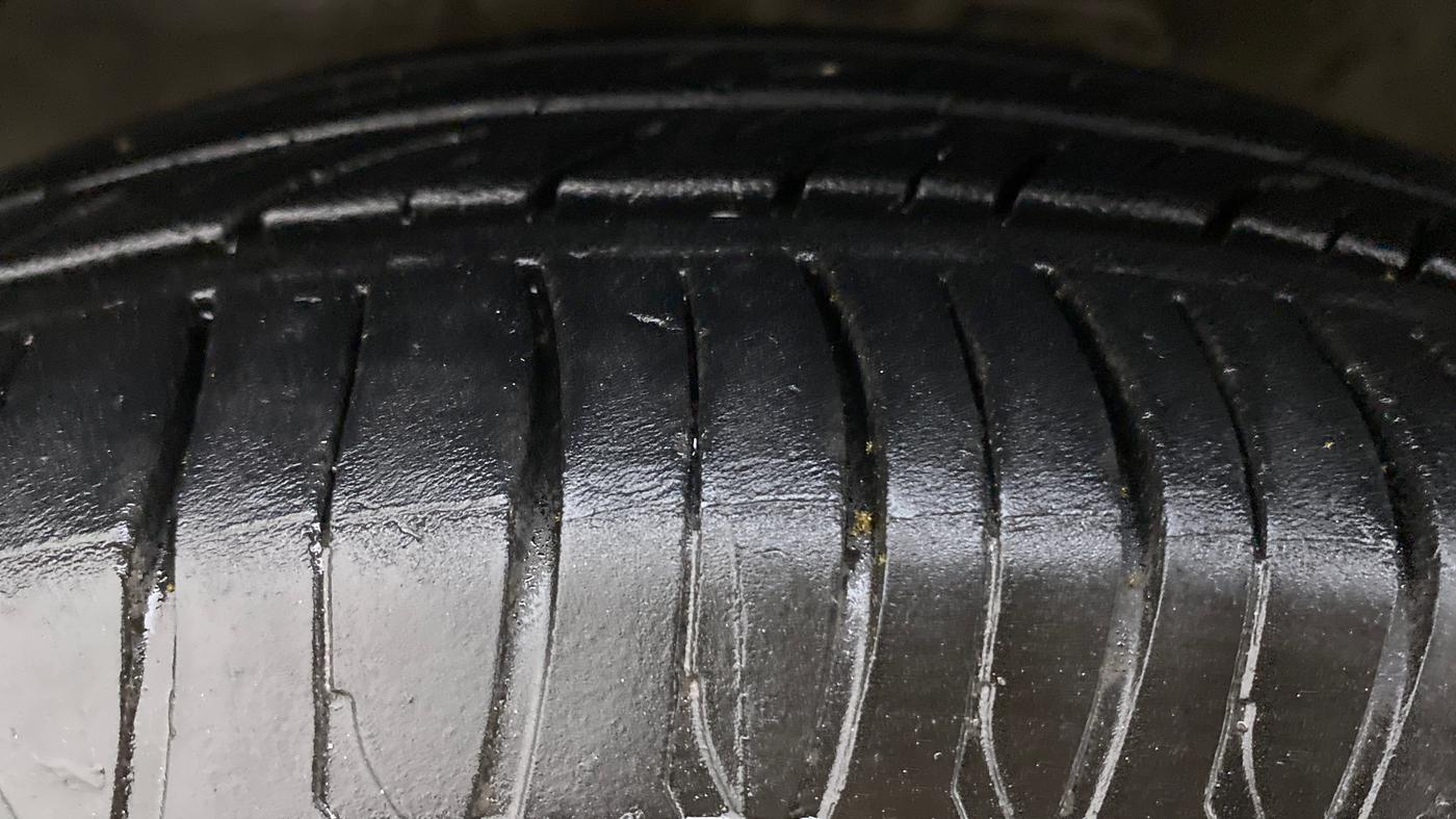 2019 Maruti Celerio VXI (O) CNG, CNG, Manual, 1,03,938 km, Left Front Tyre Tread