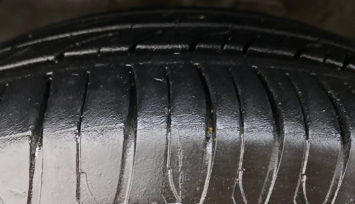 2019 Maruti Celerio VXI (O) CNG, CNG, Manual, 1,03,938 km, Left Front Tyre Tread