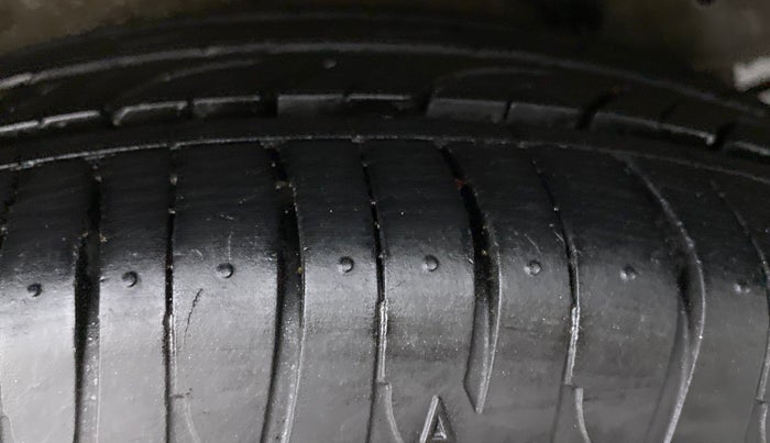 2019 Maruti Celerio VXI (O) CNG, CNG, Manual, 1,03,938 km, Right Rear Tyre Tread