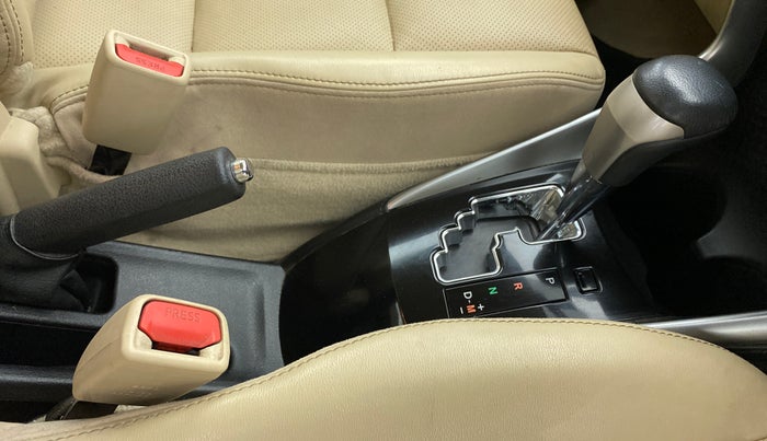 2018 Toyota YARIS VX CVT, Petrol, Automatic, 33,951 km, Gear Lever