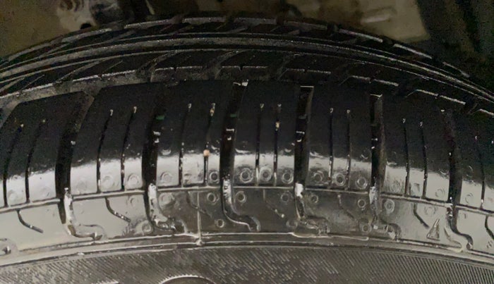 2013 Maruti Swift Dzire VDI, Diesel, Manual, 26,835 km, Left Front Tyre Tread
