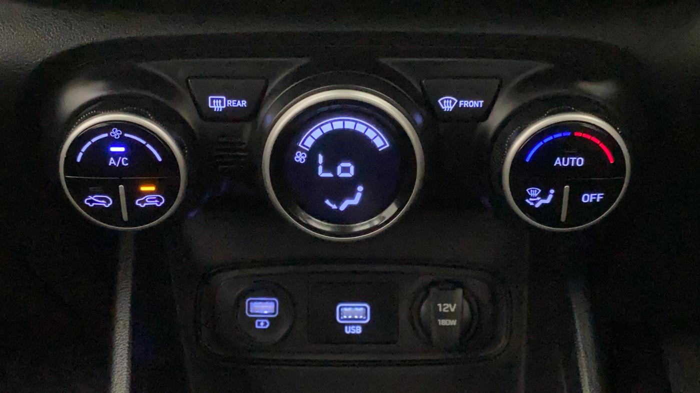 2020 Hyundai VENUE SX 1.0 TURBO, Petrol, Manual, 42,464 km, Automatic Climate Control