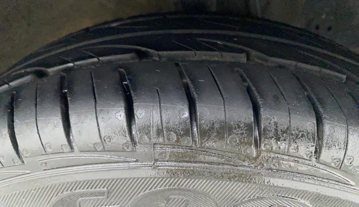 2012 Hyundai Eon ERA +, Petrol, Manual, 36,418 km, Right Front Tyre Tread