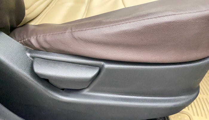 2012 Hyundai Eon ERA +, Petrol, Manual, 36,418 km, Driver Side Adjustment Panel