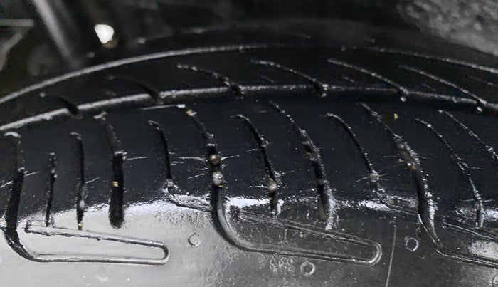 2012 Maruti Wagon R 1.0 LXI CNG, CNG, Manual, 88,222 km, Right Rear Tyre Tread