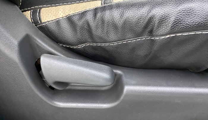 2012 Maruti Wagon R 1.0 LXI CNG, CNG, Manual, 88,222 km, Driver Side Adjustment Panel