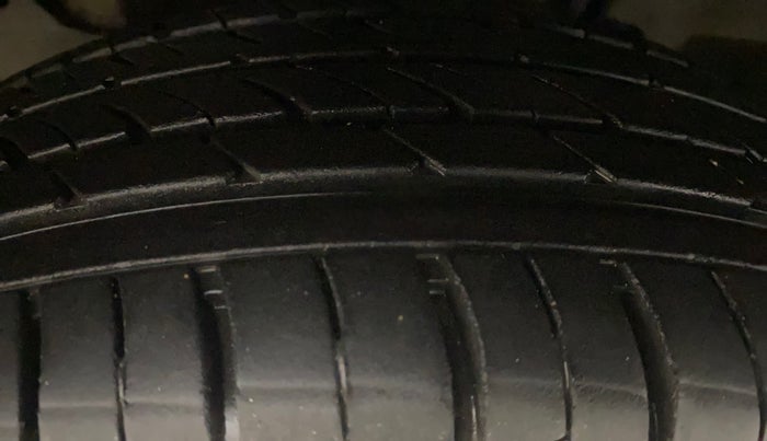 2015 Renault Lodgy 110 PS RXZ 7 STR, Diesel, Manual, 59,014 km, Left Front Tyre Tread