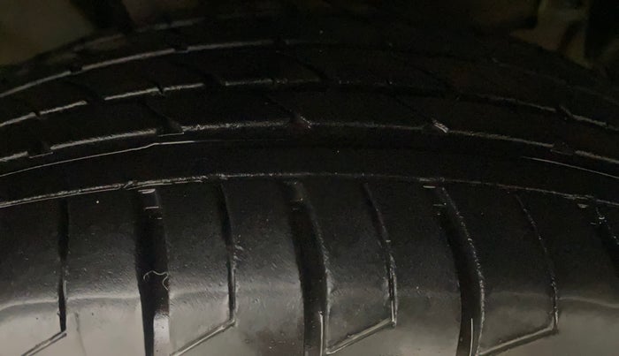 2015 Renault Lodgy 110 PS RXZ 7 STR, Diesel, Manual, 59,014 km, Right Front Tyre Tread