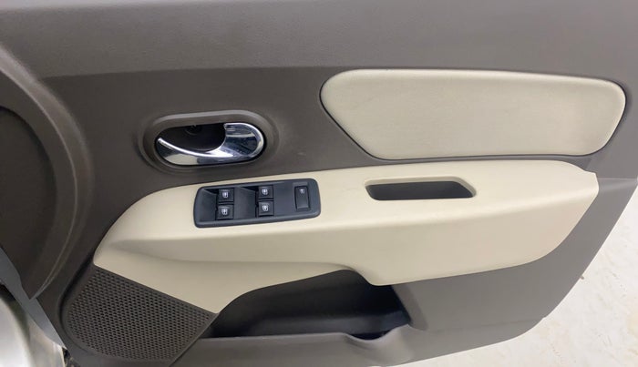 2015 Renault Lodgy 110 PS RXZ 7 STR, Diesel, Manual, 59,014 km, Driver Side Door Panels Control