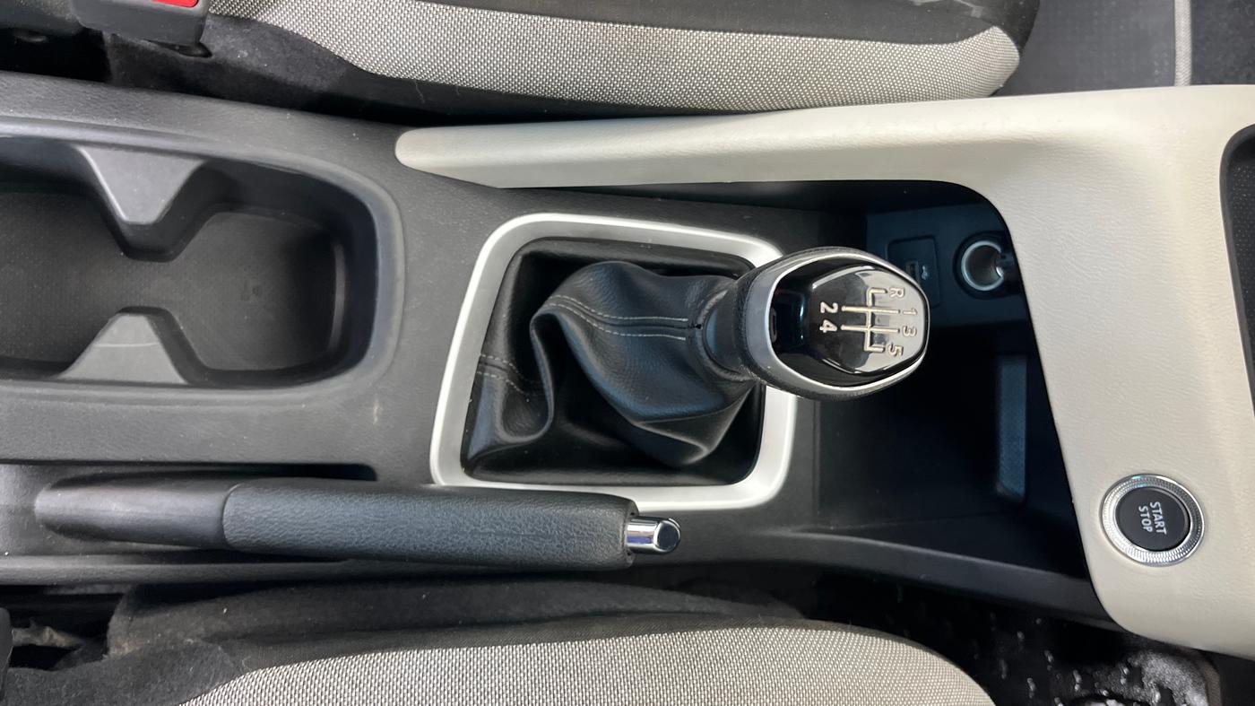 2021 Nissan MAGNITE XV MT, Petrol, Manual, 30,783 km, Gear Lever