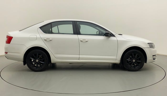 2015 Skoda Octavia AMBITION PLUS 1.4 TSI, Petrol, Manual, 94,128 km, Right Side View