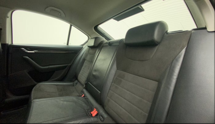 2015 Skoda Octavia AMBITION PLUS 1.4 TSI, Petrol, Manual, 94,128 km, Right Side Rear Door Cabin