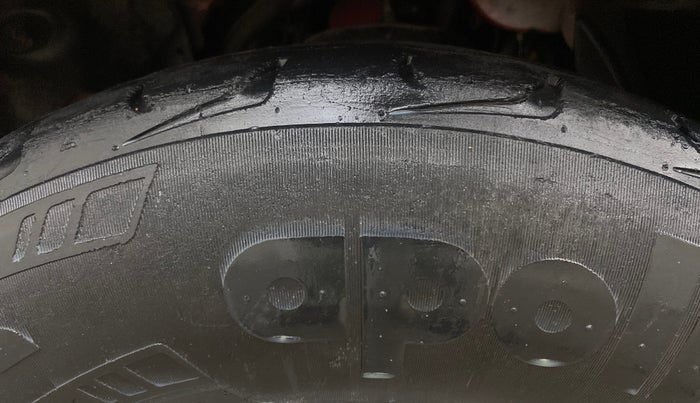 2016 Mahindra TUV300 T8 AMT, Diesel, Automatic, 86,242 km, Left Front Tyre Tread