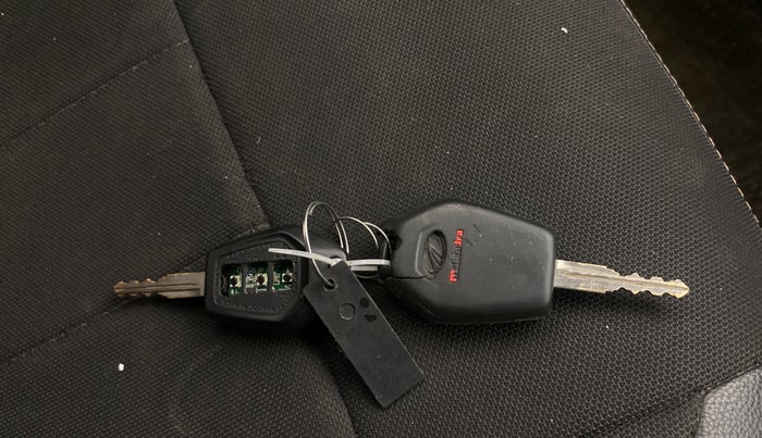 2016 Mahindra TUV300 T8 AMT, Diesel, Automatic, 86,242 km, Key Close Up