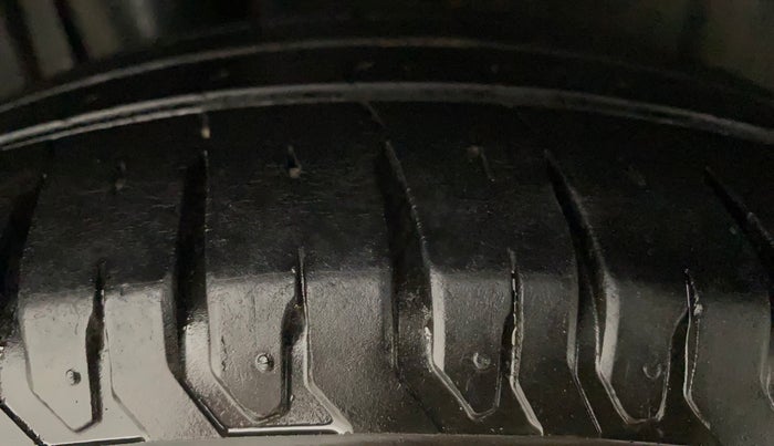 2021 Maruti XL6 ALPHA MT, Petrol, Manual, 28,079 km, Right Rear Tyre Tread